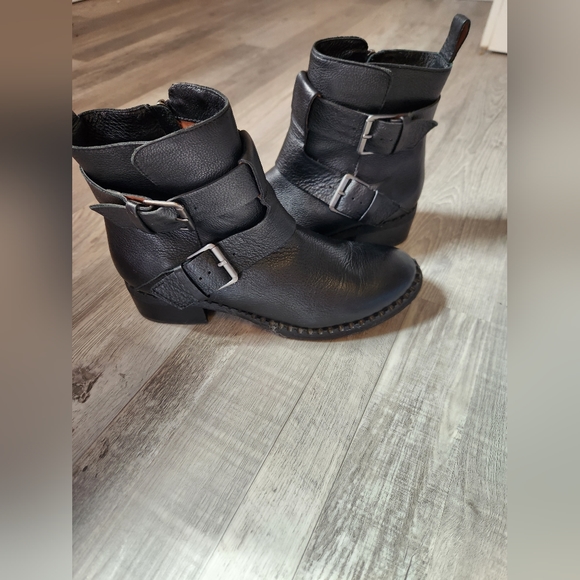 Gentle Souls By Kenneth Cole Best Of Moto Leather Ankle Black Booties Size 6.5 - Picture 5 of 9